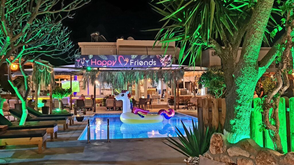 Happy Friends Pool Bar in Pefkos